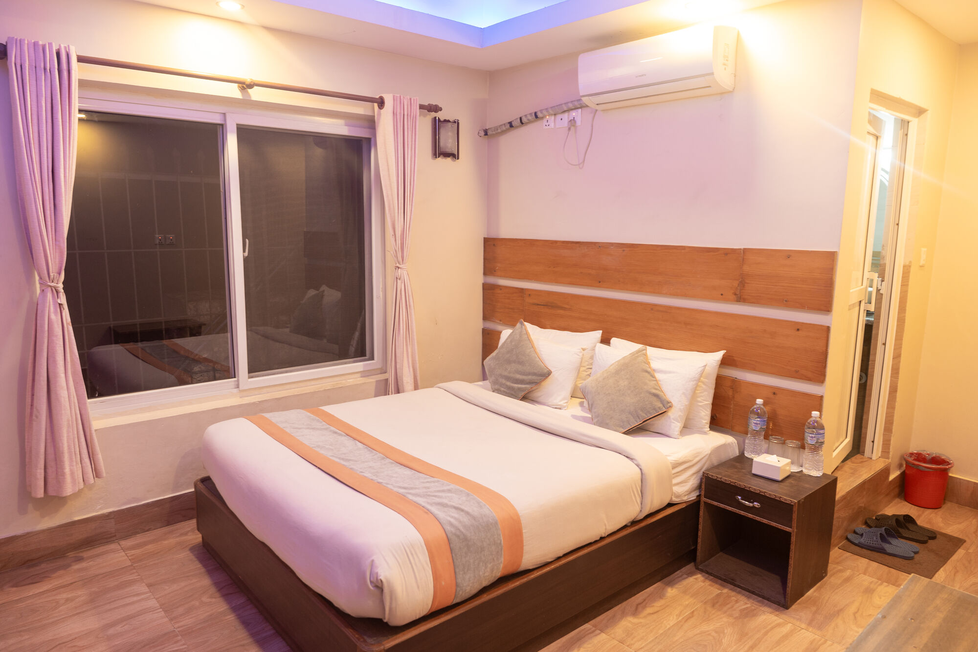 Ac Deluxe Couple Room